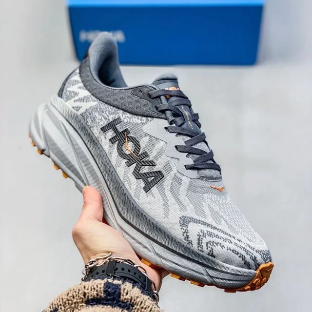 HOKA sneaker?TOP