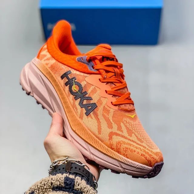 HOKA sneaker?TOP
