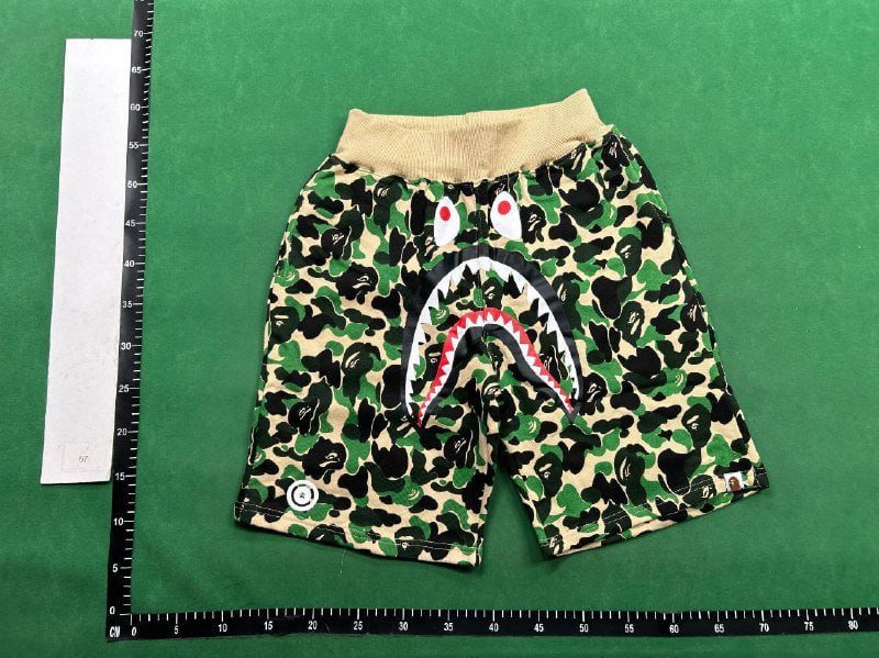 Bape shorts   (27 CP)