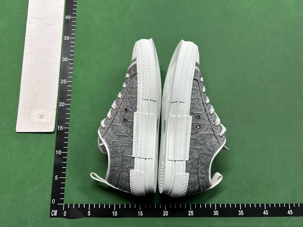Dior B23