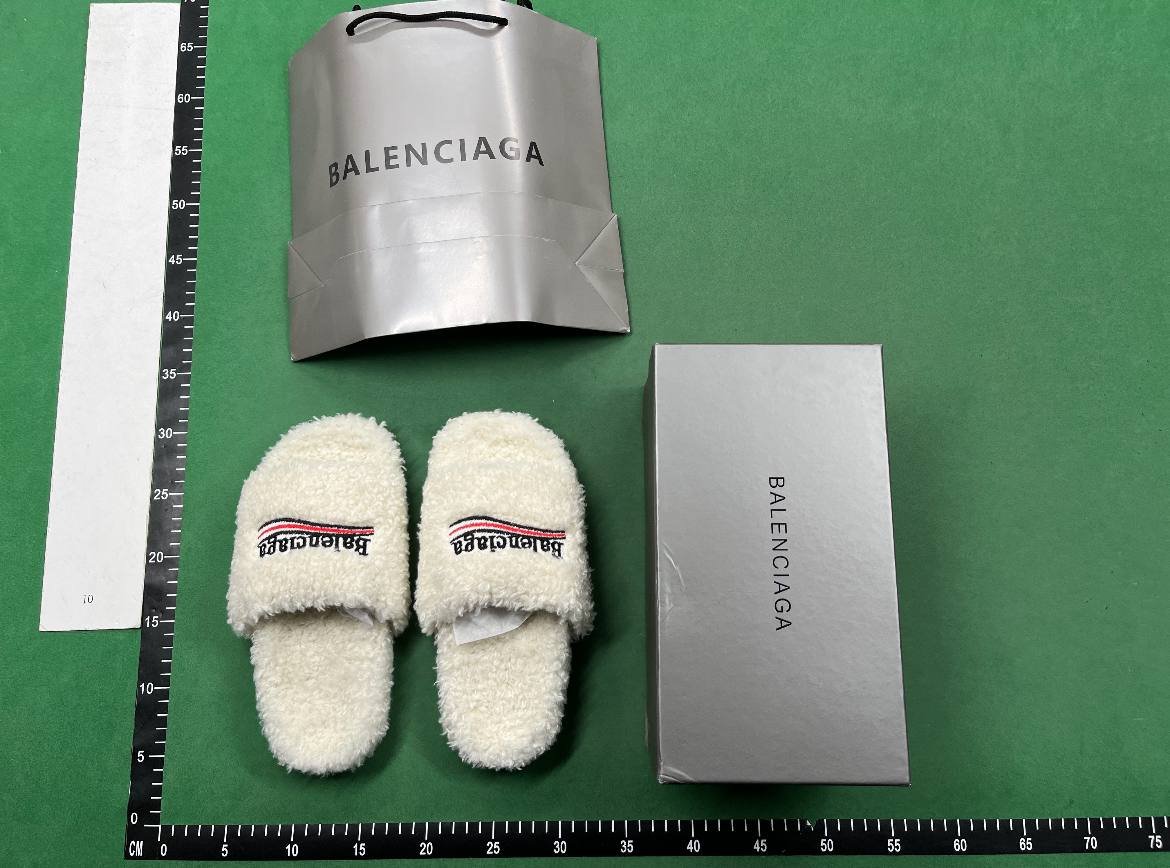Balenciaga fluffy slippers sandal