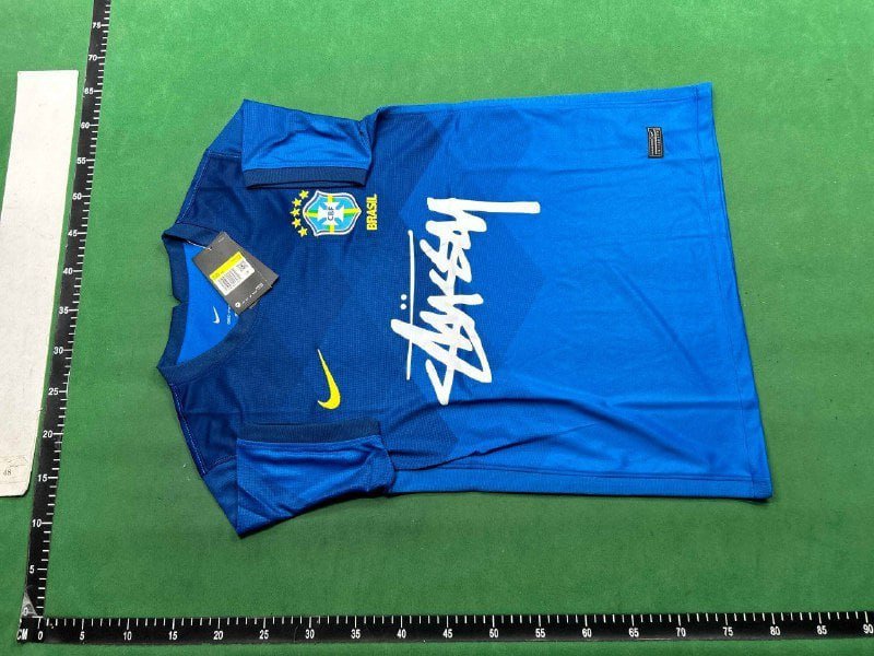 Football T-shirt    (40 CP)