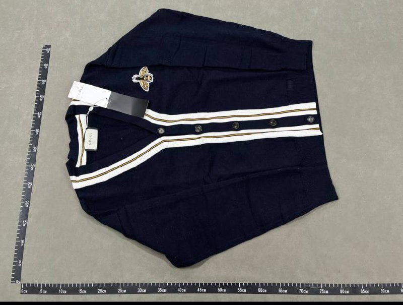 Gucci sweater    (40 CP)