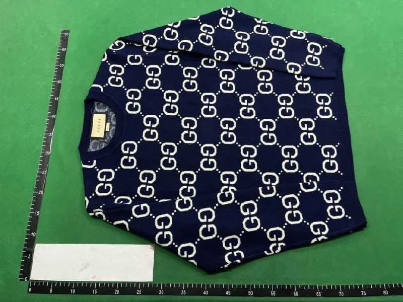 Gucci sweater    (40 CP)