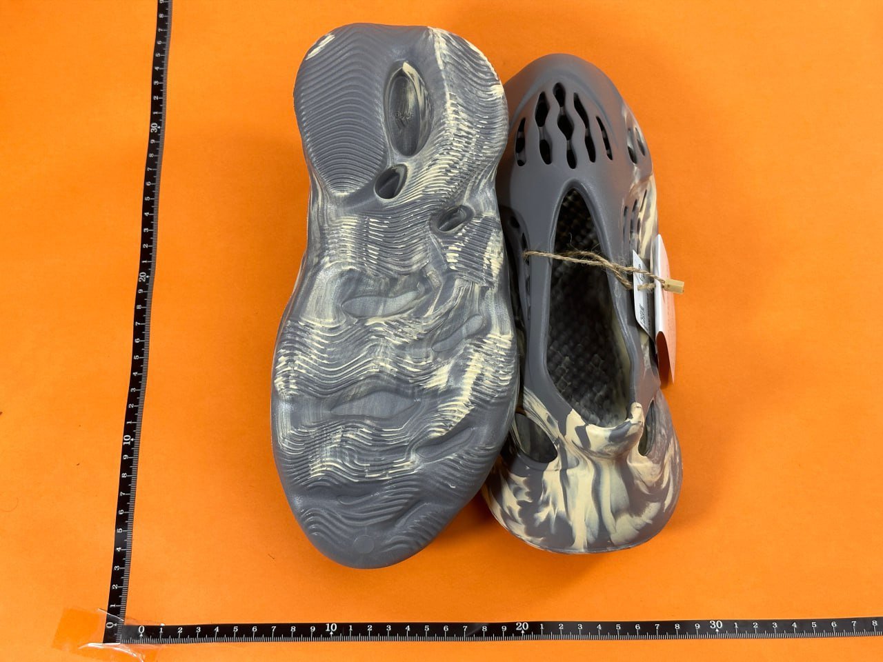  ADIDAS Yeezy Foam RNNR