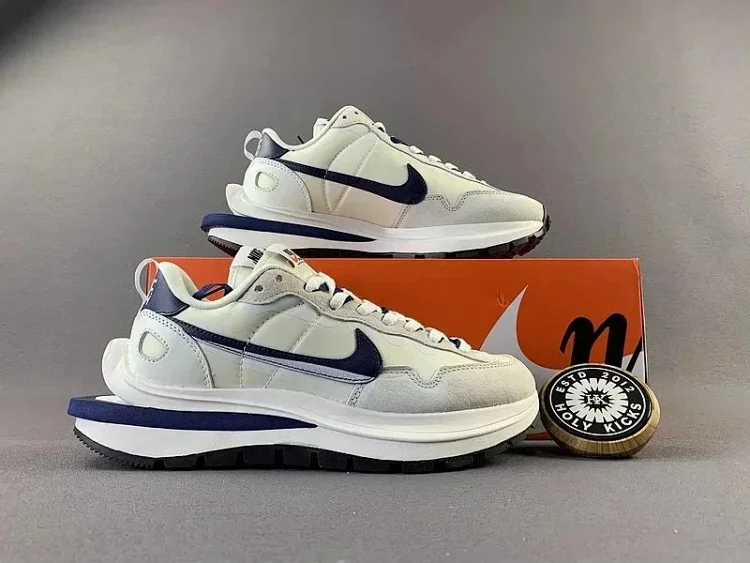 NIKE SACAI