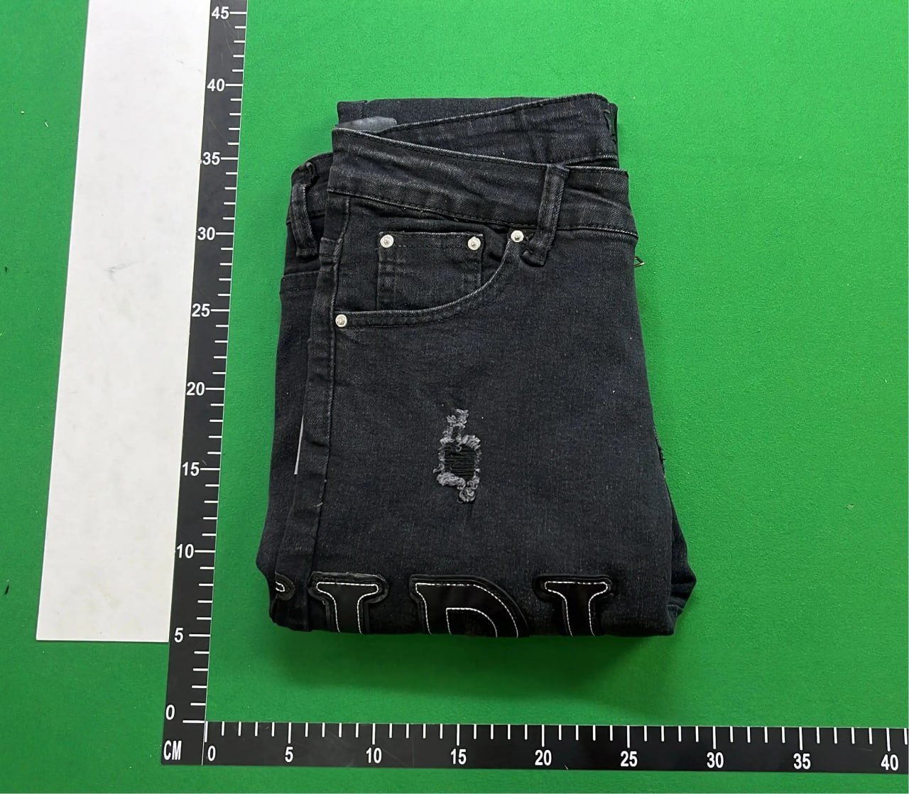   AMIRI Jeans（31+ Styles）