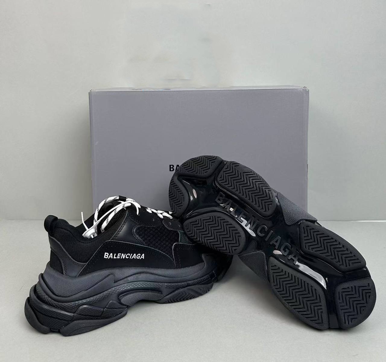  Balenciaga Triple S 