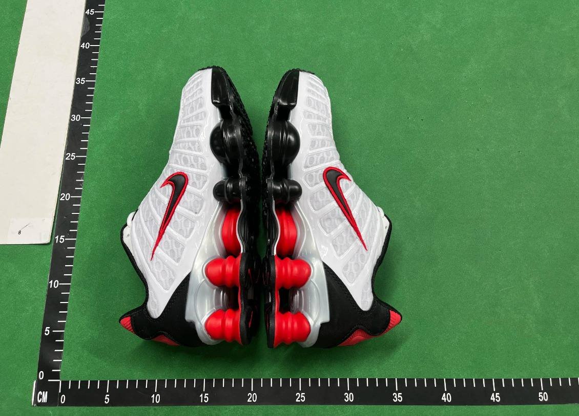    Nike Shox