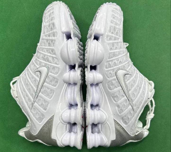    Nike Shox