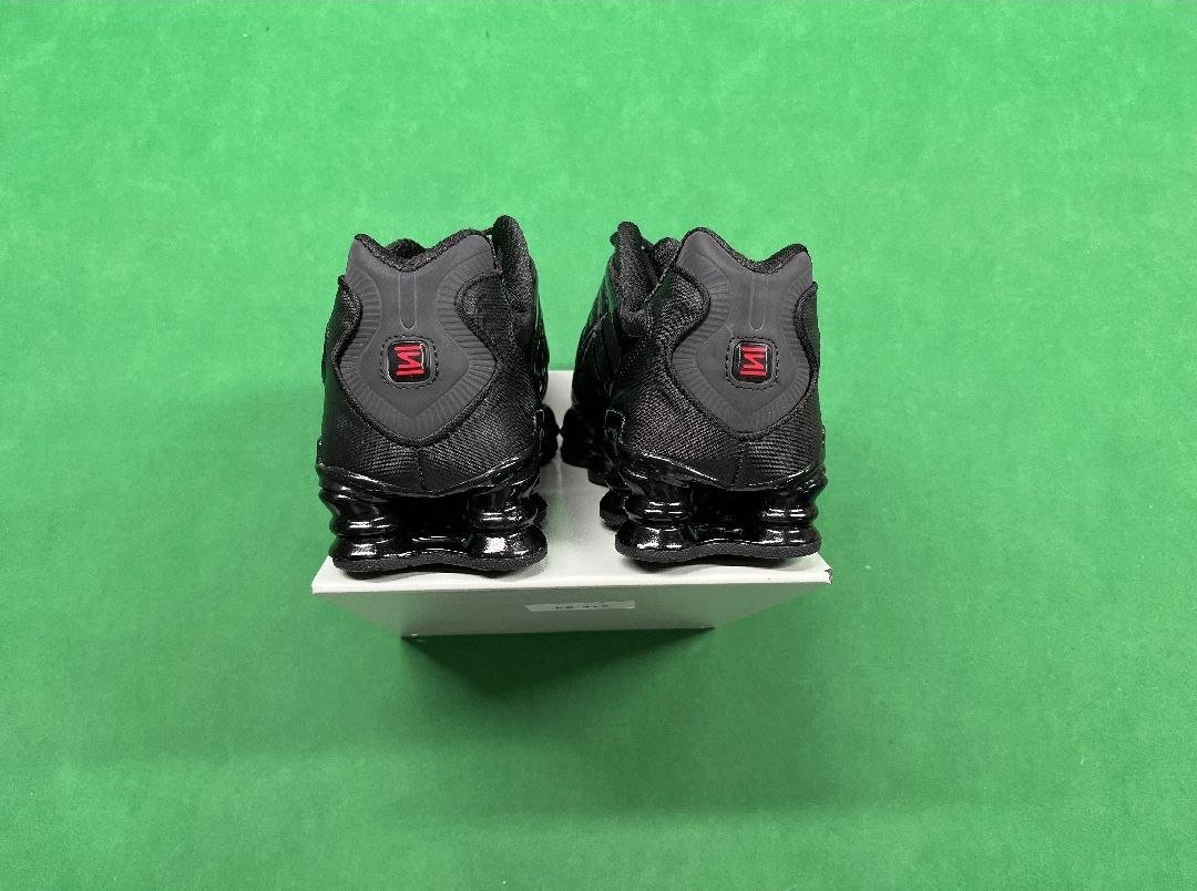    Nike Shox