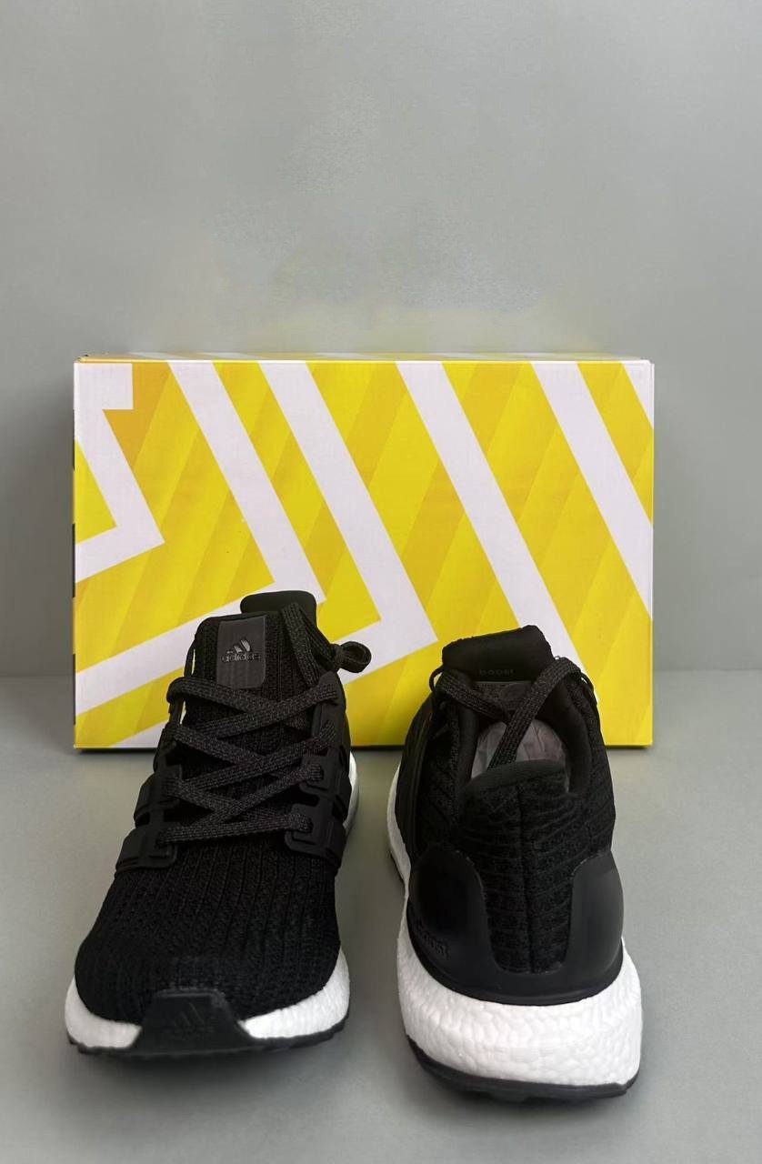 ADIDAS ULTRABOOST