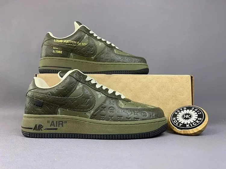 LV ARCH LICHT SNEAK