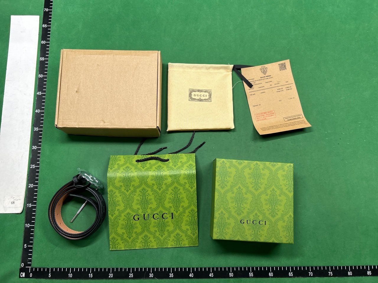 Gucci belt      (40 CP)
