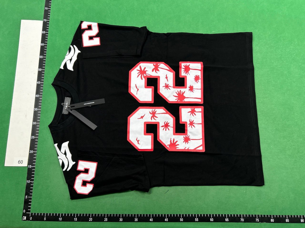  Amiri tee   (40 CP)