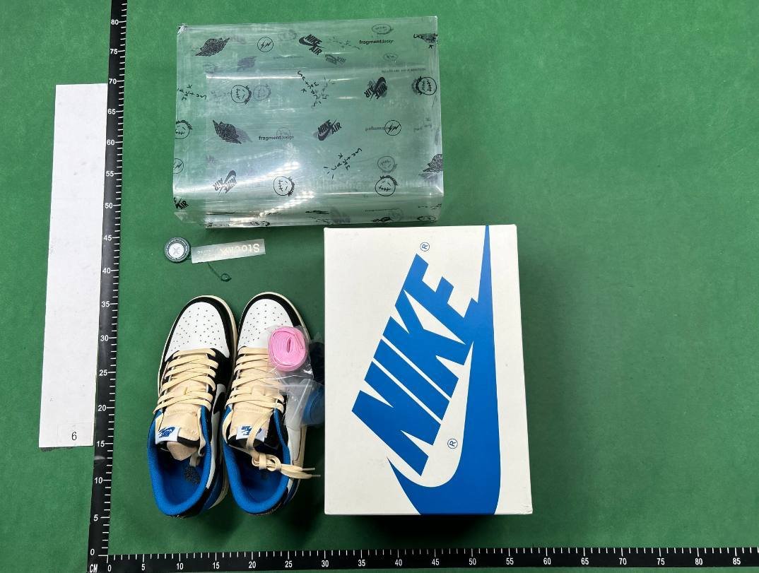 JORDAN 1 x TRAVIS
