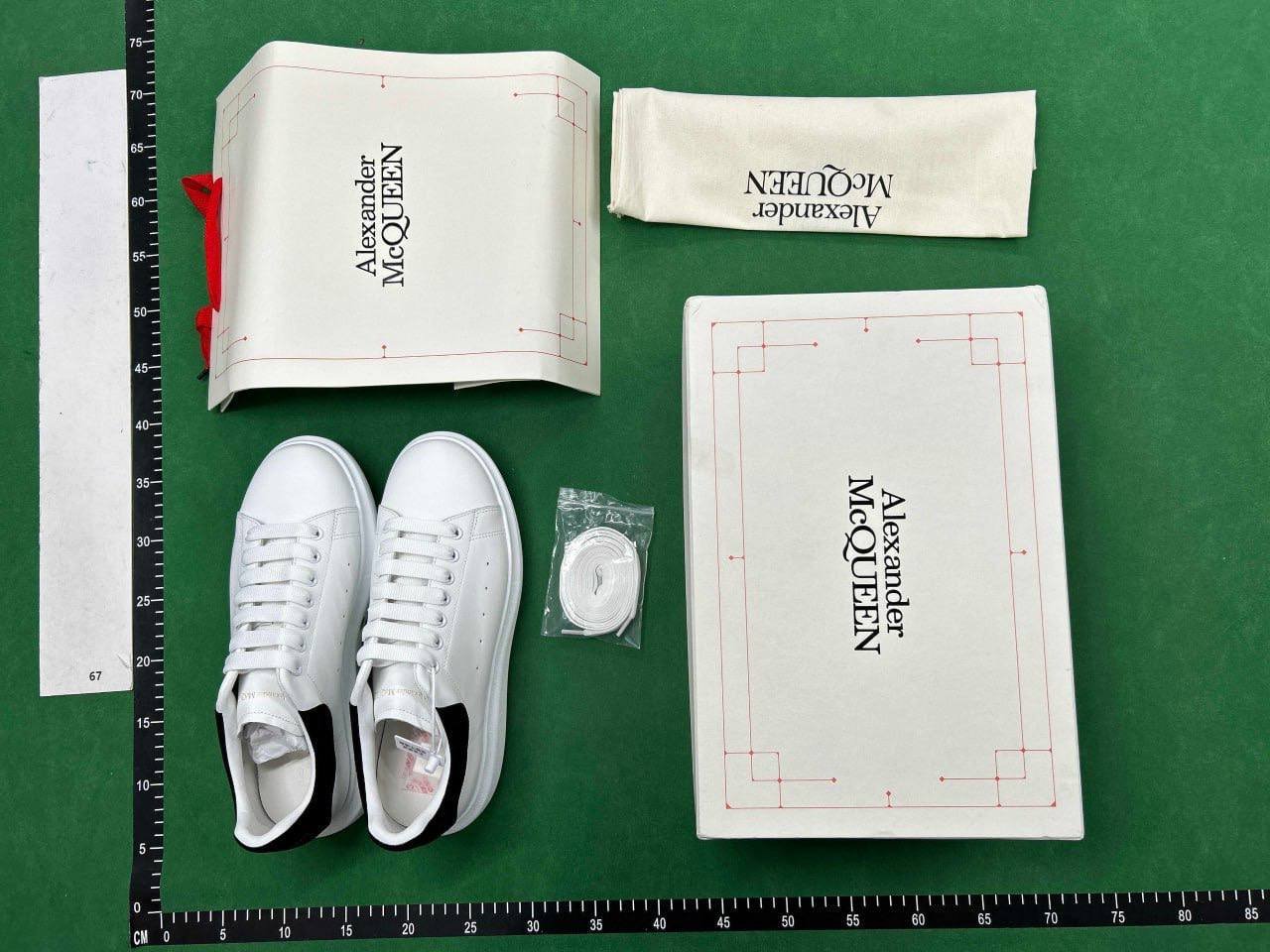  Alexander McQueen