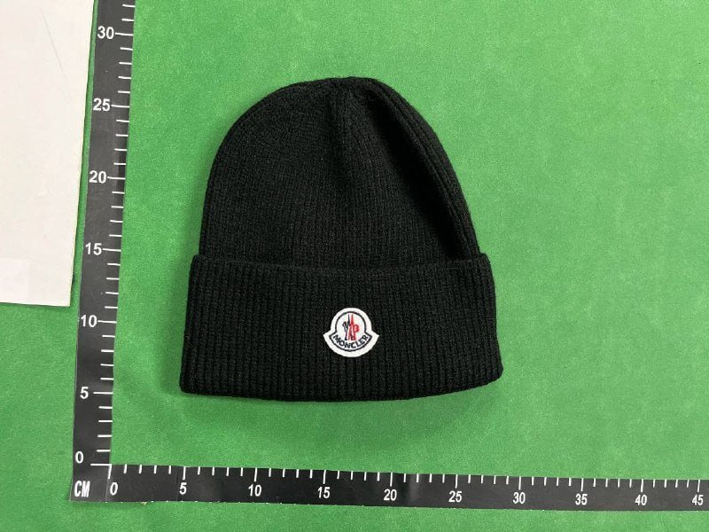  Moncler hat (39 CP)