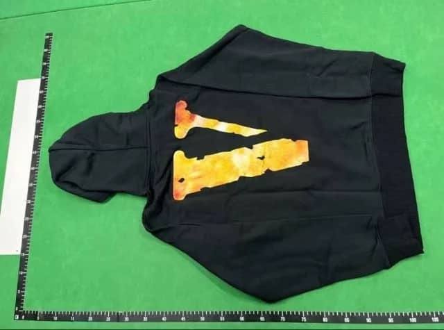 Vlone hoodie (40 CP)
