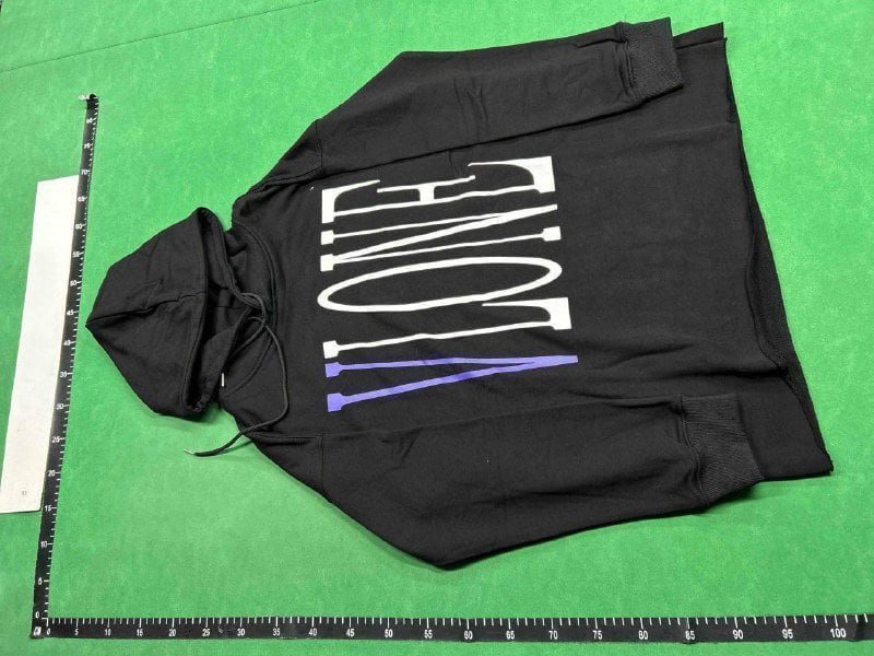Vlone hoodie (40 CP)