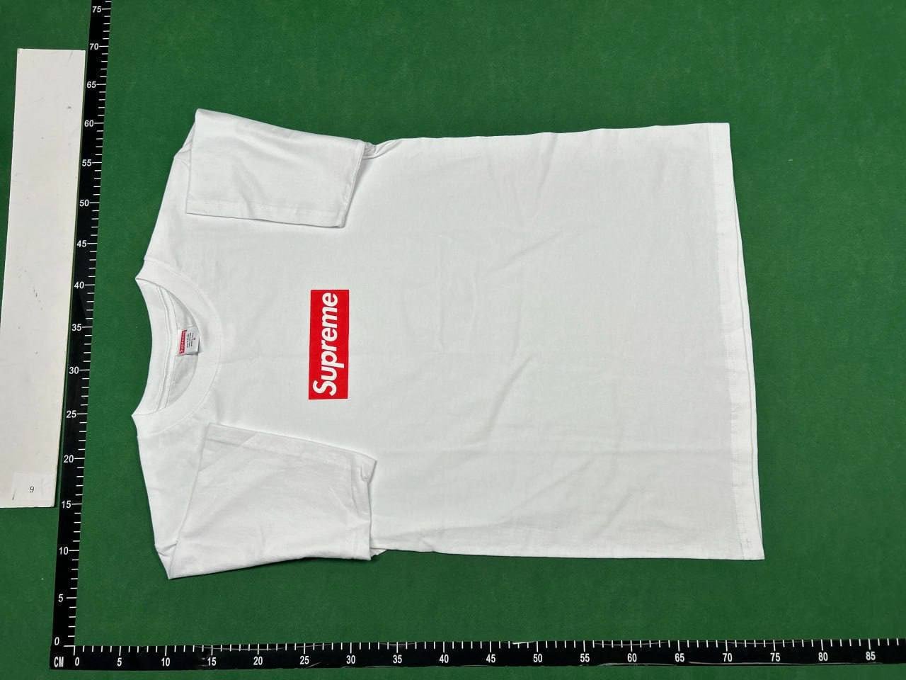  Supreme T-shirt