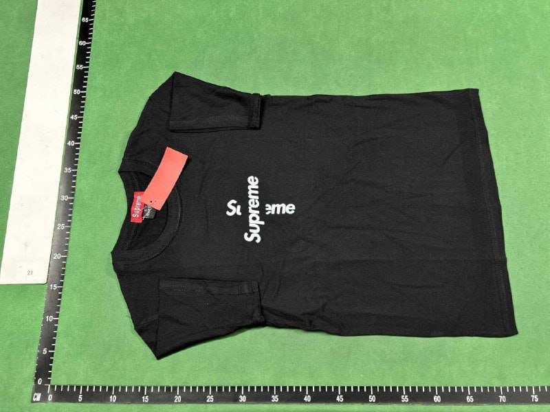  Supreme T-shirt