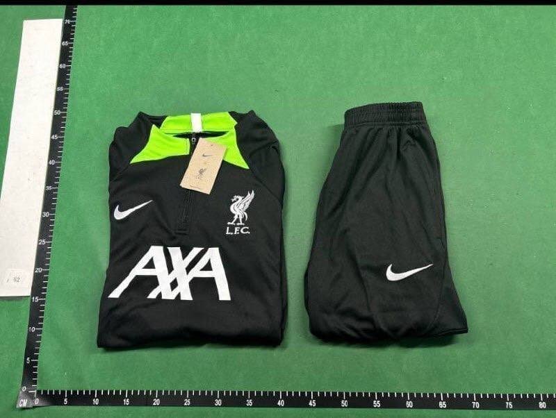 Football suit and jacket (40 CP)