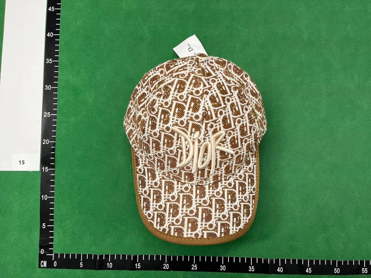 Dior cap (TOP 40 style)
