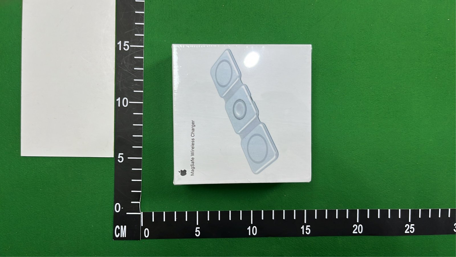 Apple MagSafe Wireless Charger Trio - Black & White